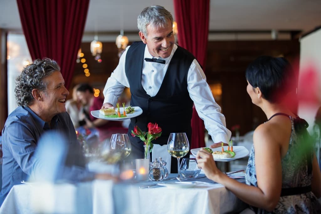 Resultado de imagen para buen servicio en restaurantes